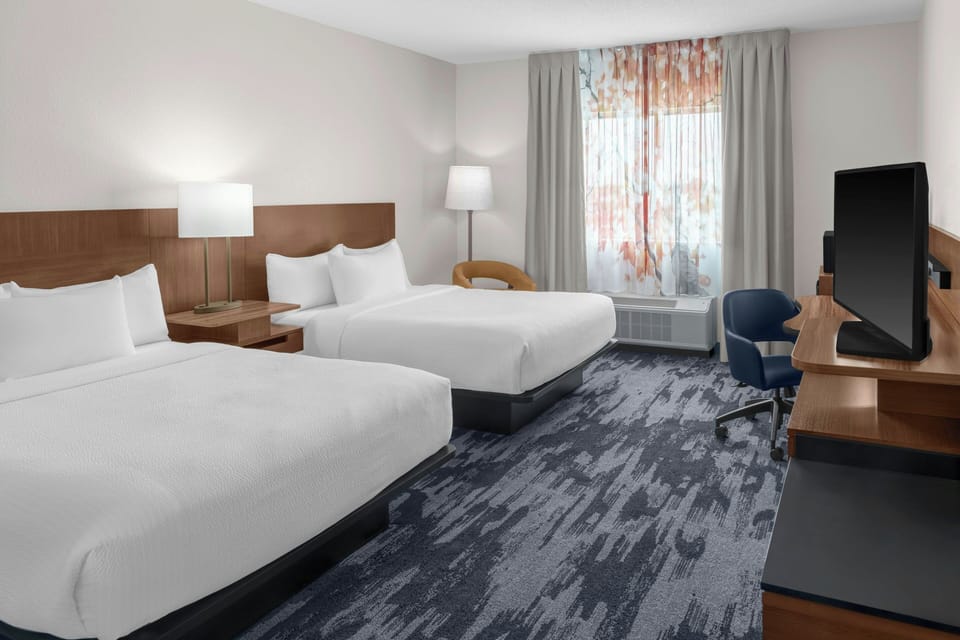 Room, 1 Queen Bed | Premium bedding, individually decorated, individually furnished, desk
