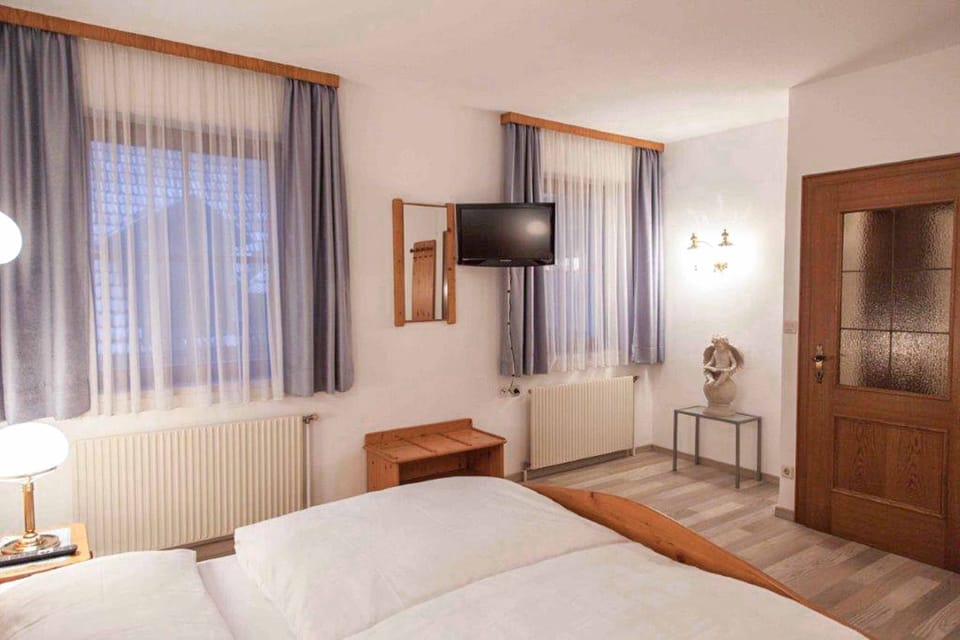 Double Room | WiFi (free), bed sheets