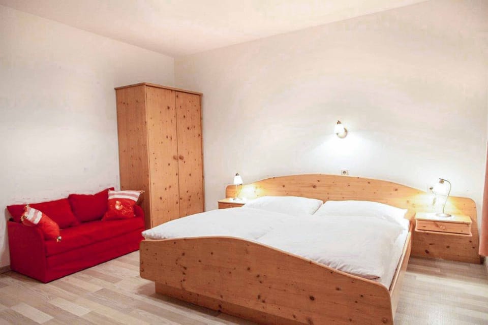 Double Room | WiFi (free), bed sheets