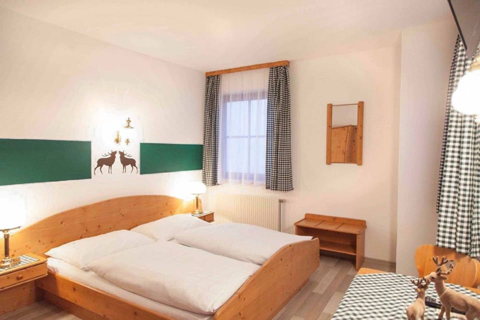 Double Room | WiFi (free), bed sheets