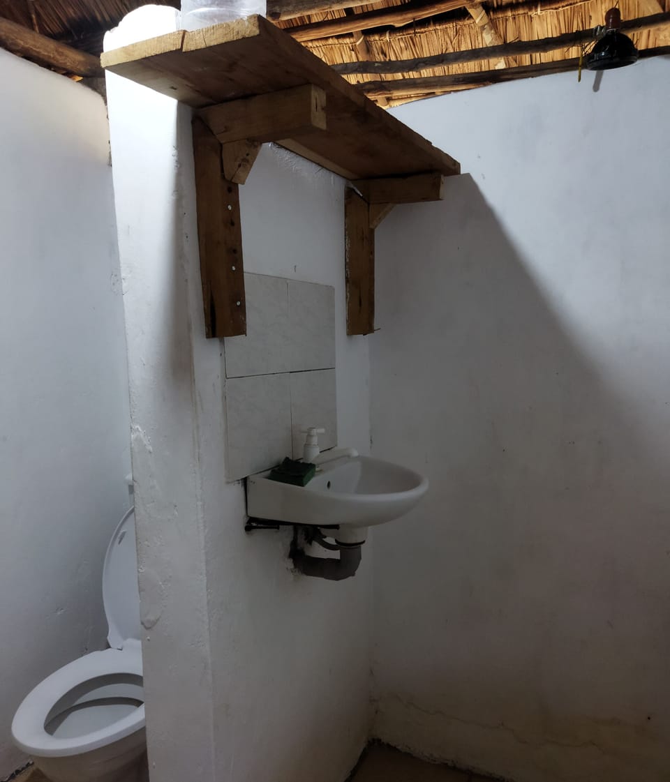 Room, 1 Bedroom, Balcony | Bathroom amenities