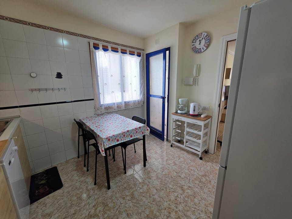 Apartment, 3 Bedrooms, Smoking | Dining room