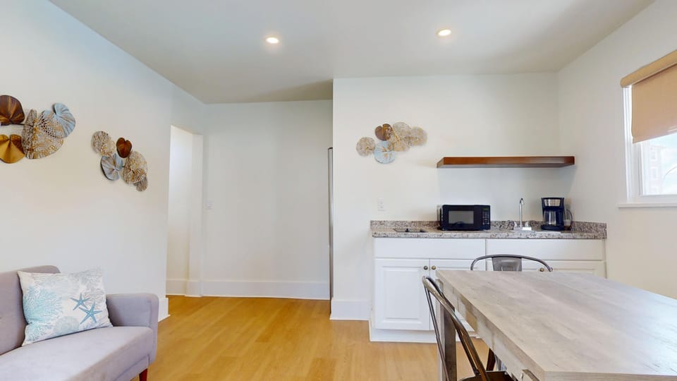 Two Bedroom Queen Suite with Kitchen | Private kitchen | Mini-fridge, microwave