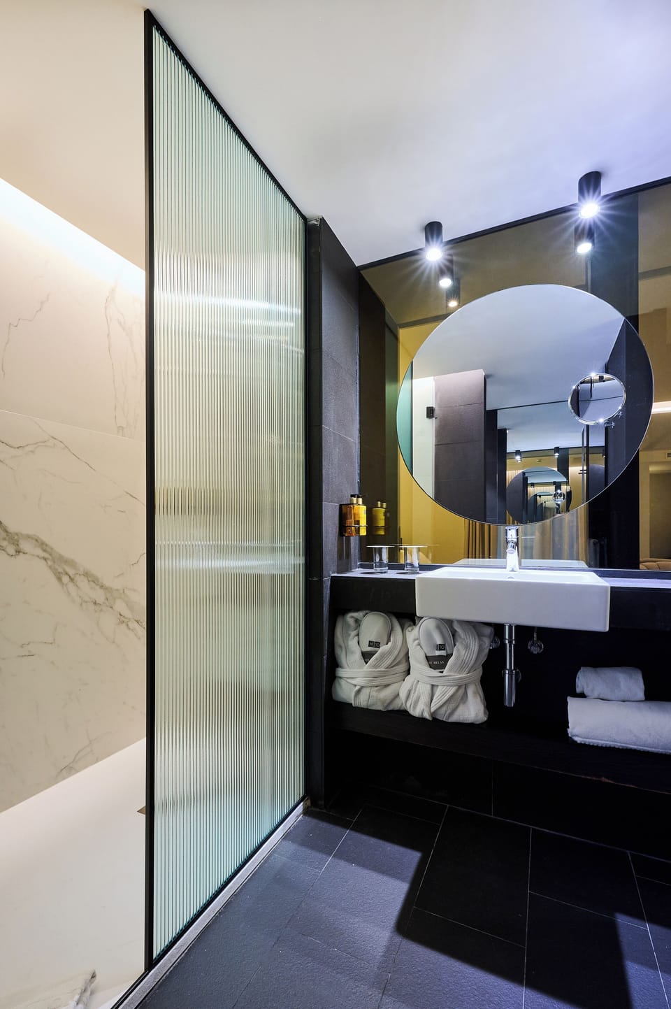 Superior Triple Room | Bathroom | Eco-friendly toiletries, hair dryer, bathrobes, slippers