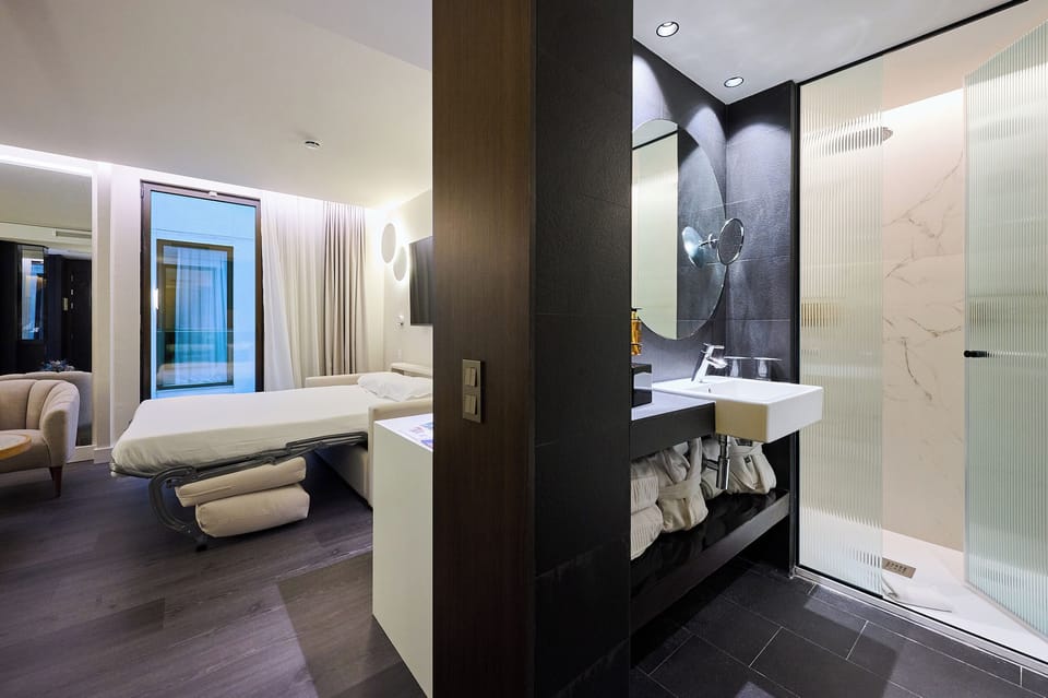 Superior Triple Room | Minibar, in-room safe, desk, soundproofing