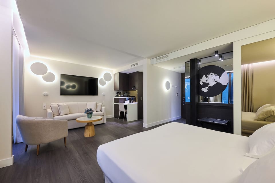 Superior Triple Room | Minibar, in-room safe, desk, soundproofing