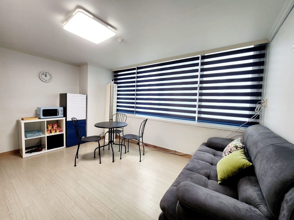 (Foreigners Only) Deluxe Twin Room | Living area | LED TV, computer