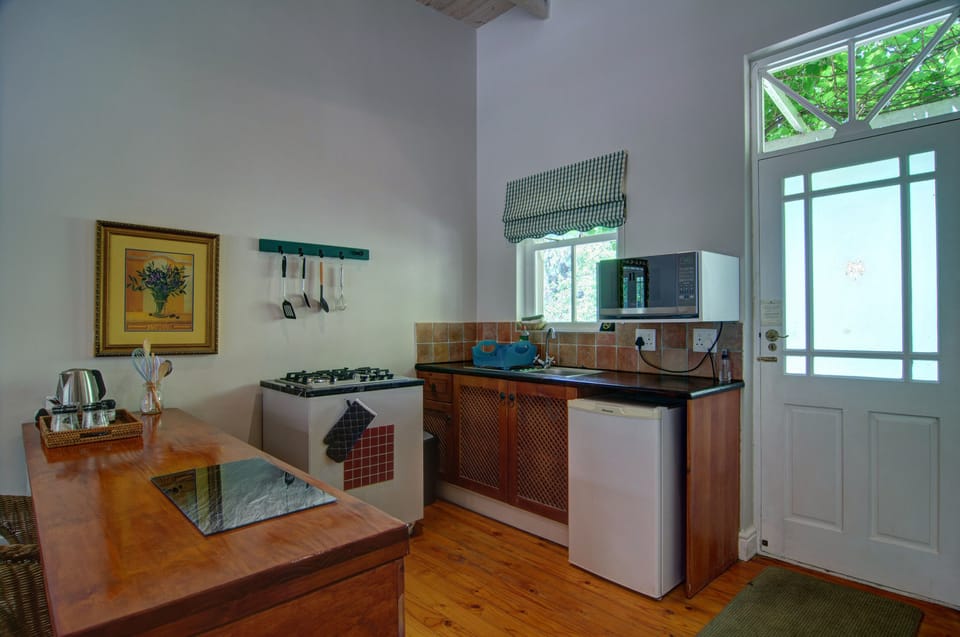 Mountain View Family Cottage  | Private kitchen | Fridge, coffee/tea maker