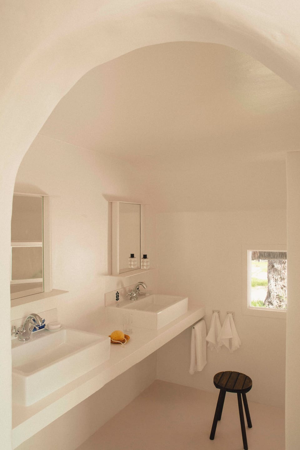 Luxury Cabin, 1 King Bed (Gardian) | Bathroom | Free toiletries, hair dryer, bathrobes, towels