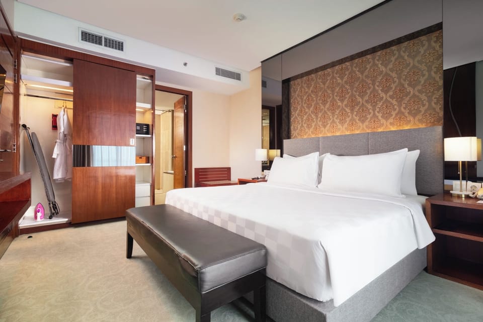 Suite | Premium bedding, minibar, in-room safe, desk