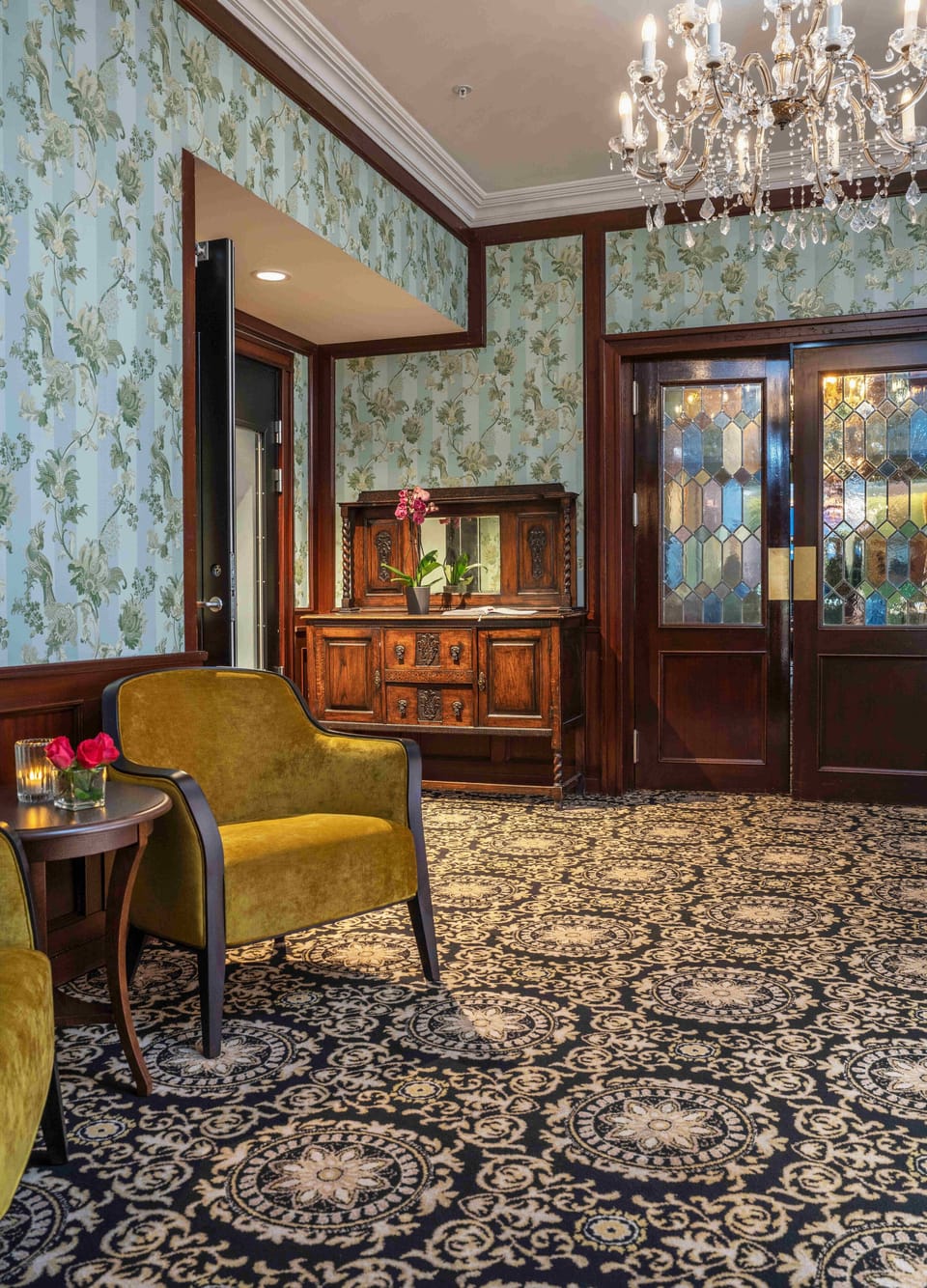 Lobby lounge