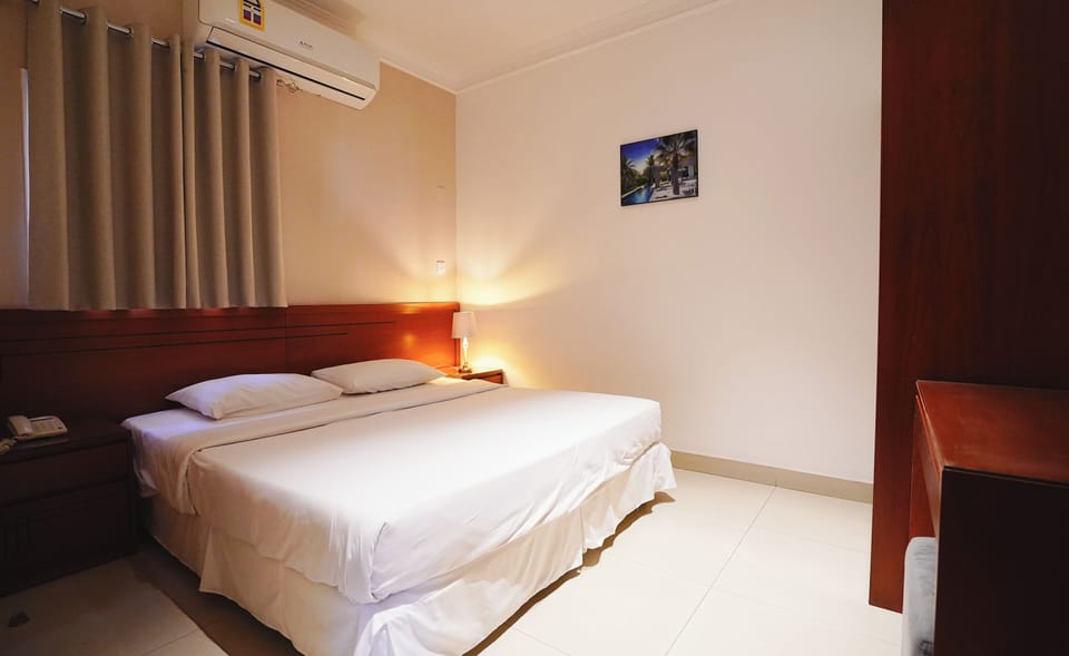 Villa, 2 Bedrooms | Hypo-allergenic bedding available, minibar, in-room safe, desk
