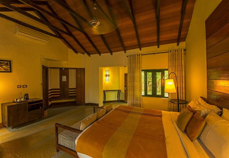In-room safe, bed sheets