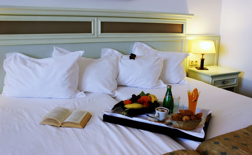 Free minibar, in-room safe, desk, free WiFi