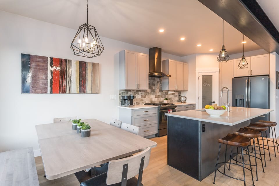 House, 5 Bedrooms | Private kitchen | Fridge, microwave, oven, coffee/tea maker
