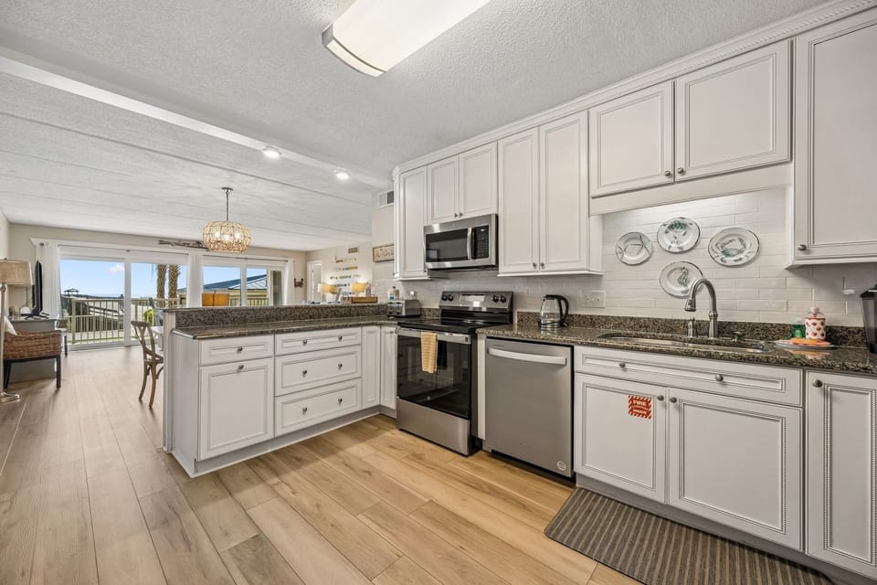 Condo, 3 Bedrooms | Private kitchen | Coffee/tea maker, fridge, oven
