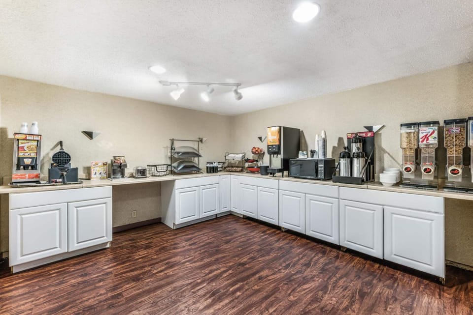 Dinner served, American cuisine