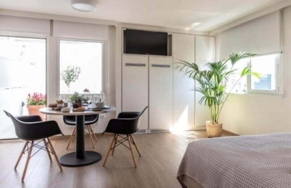 Panoramic Room | Living area | TV