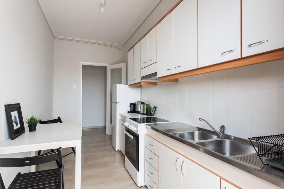 Standard Apartment | Private kitchen | Full-size fridge, oven, stovetop, espresso maker