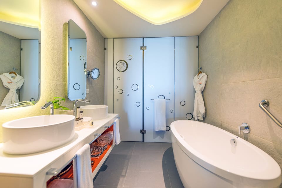 Separate tub and shower, deep soaking tub, rainfall showerhead