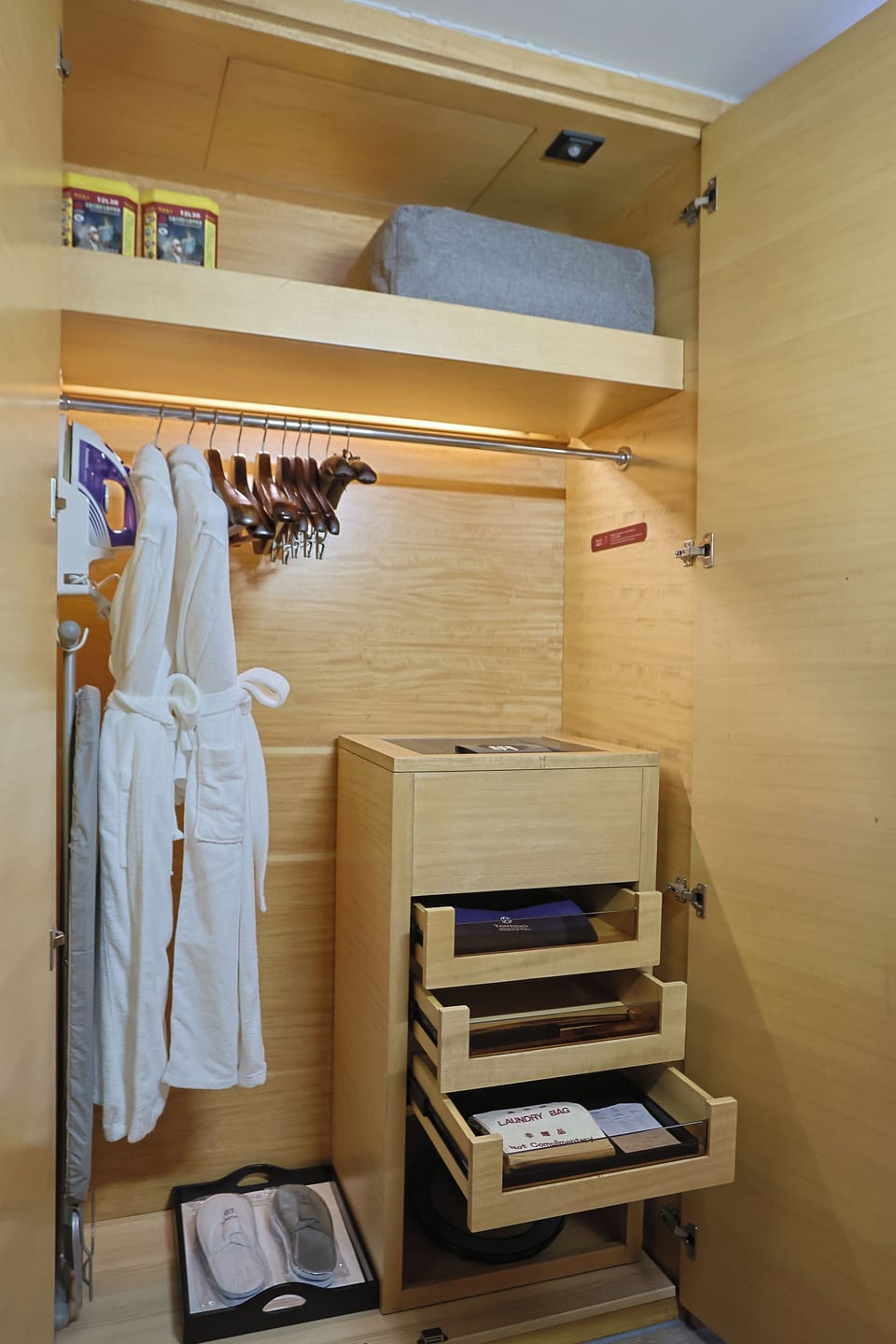 Deluxe Lake View King Room | Premium bedding, down comforters, minibar, in-room safe
