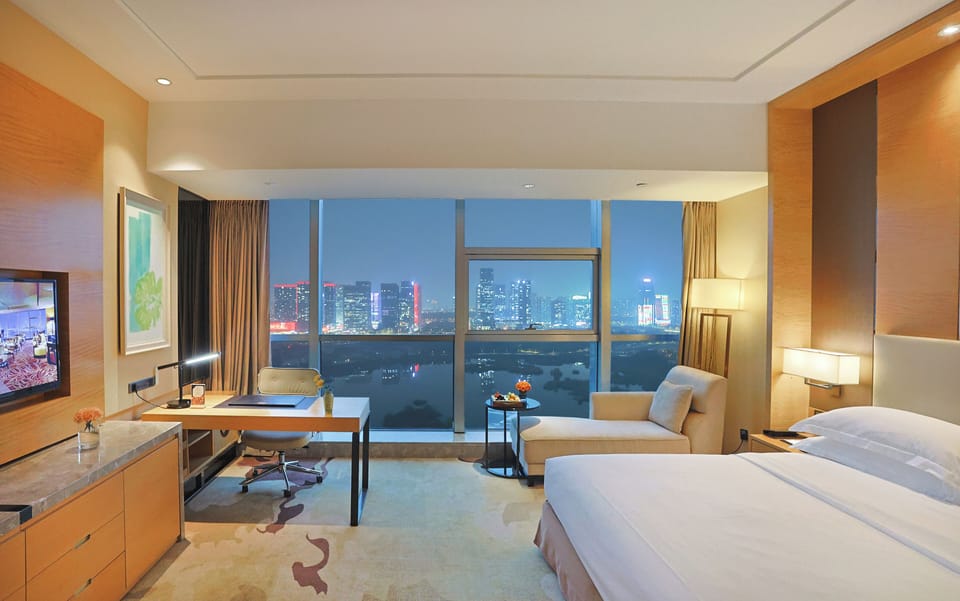 Premium bedding, down comforters, minibar, in-room safe