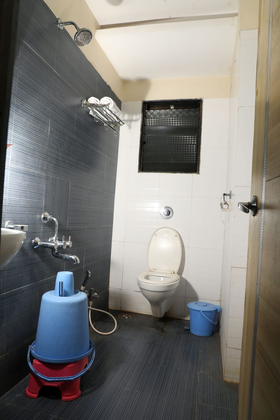 Shower, free toiletries