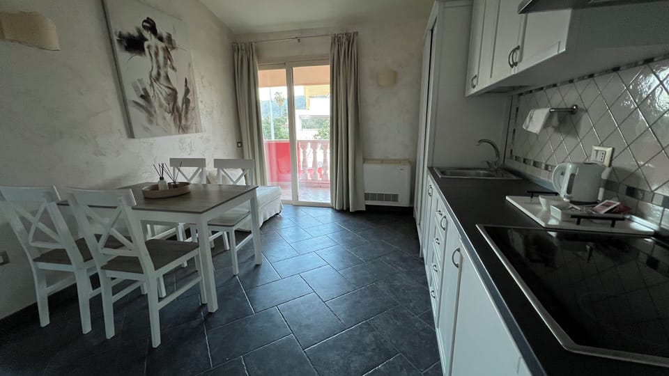 Junior Suite | Minibar, in-room safe, free WiFi, bed sheets