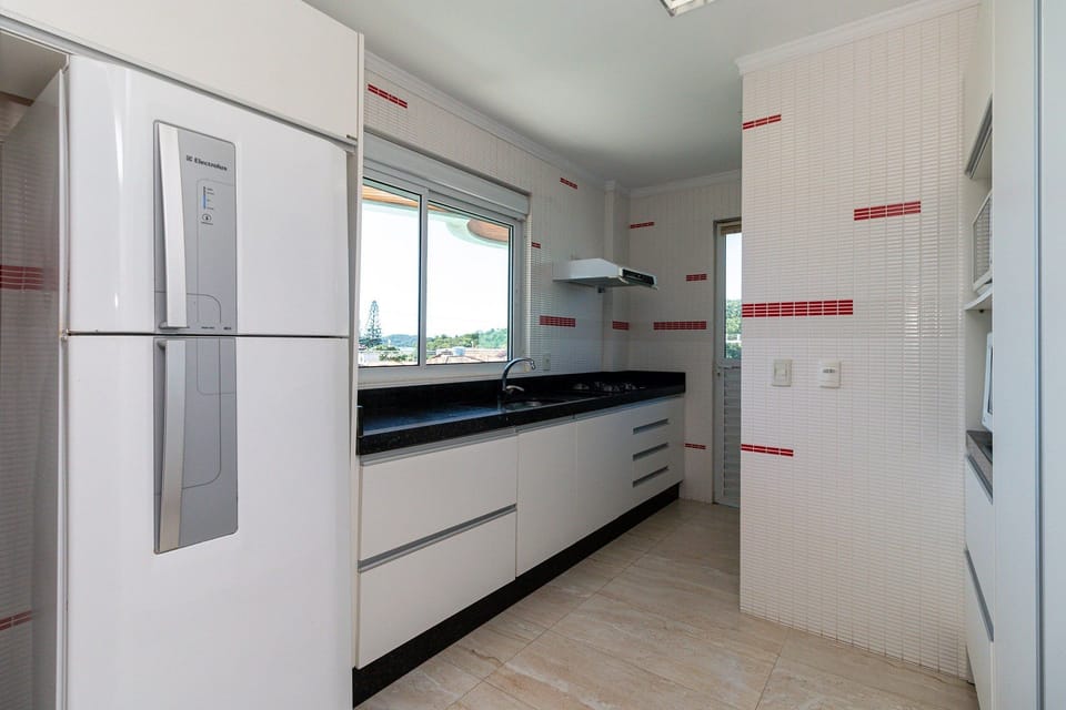 Traditional Apartment | Private kitchen | Fridge, microwave, oven, blender