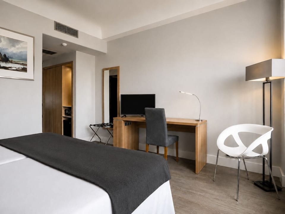 Twin Room | Minibar, in-room safe, desk, blackout drapes