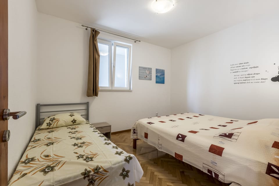 House | 3 bedrooms, iron/ironing board, free WiFi, bed sheets