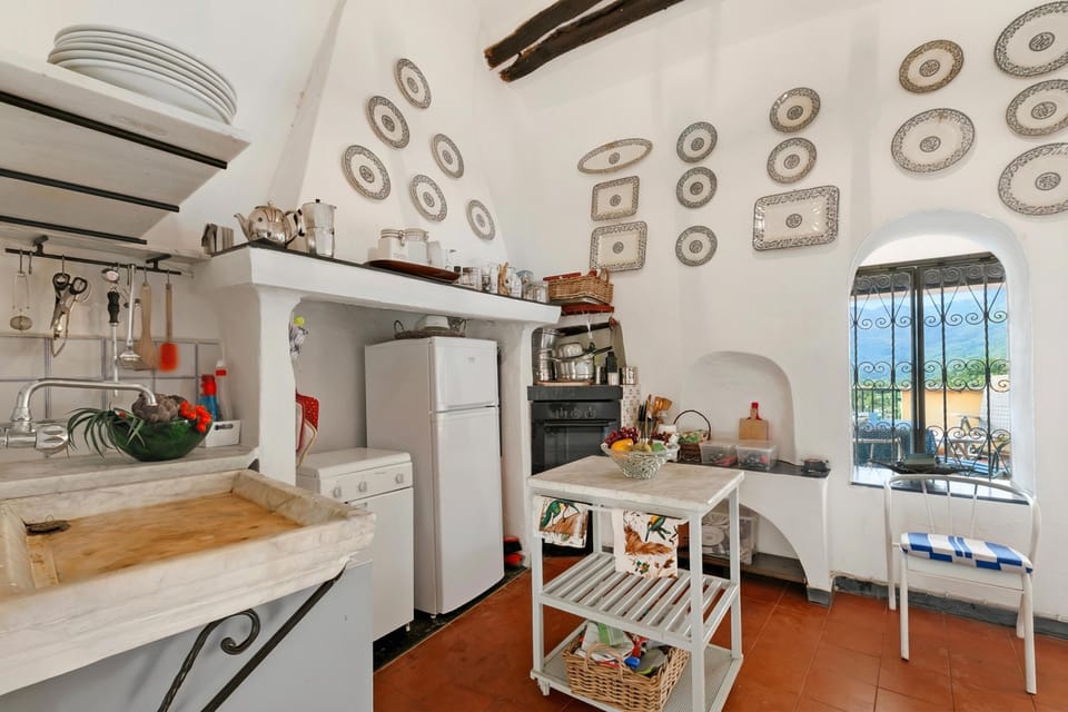 Family House, 3 Bedrooms, 2 Bathrooms, Mountainside (Ca Veggia for nature lovers) | Private kitchen | Stovetop, electric kettle