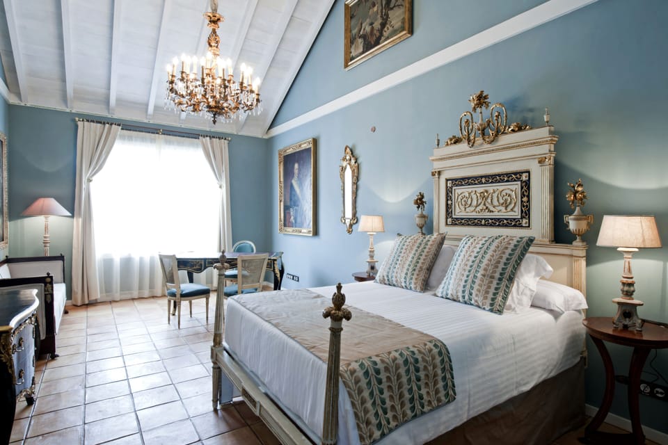 Premium bedding, free minibar items, in-room safe