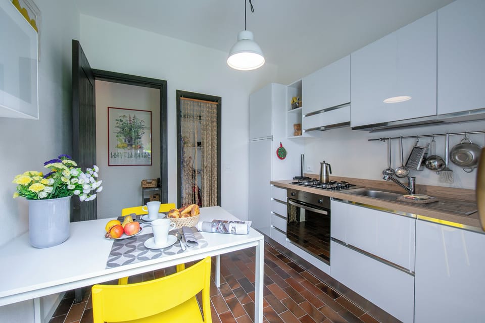 Family Townhome, 3 Bedrooms, 2 Bathrooms, Mountainside (Residenza La Parusciola: 3 Beds) | Private kitchen | Stovetop