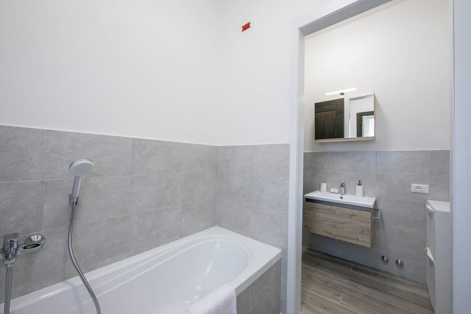 Family Townhome, Multiple Bedrooms, 2 Bathrooms, Mountainside (Residenza La Parusciola Pool and) | Bathroom | Separate tub and shower, hair dryer, bidet, towels