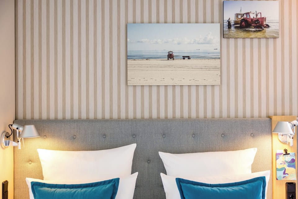 Egyptian cotton sheets, premium bedding, soundproofing