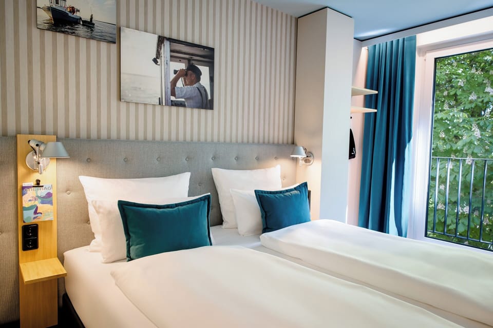 Egyptian cotton sheets, premium bedding, soundproofing