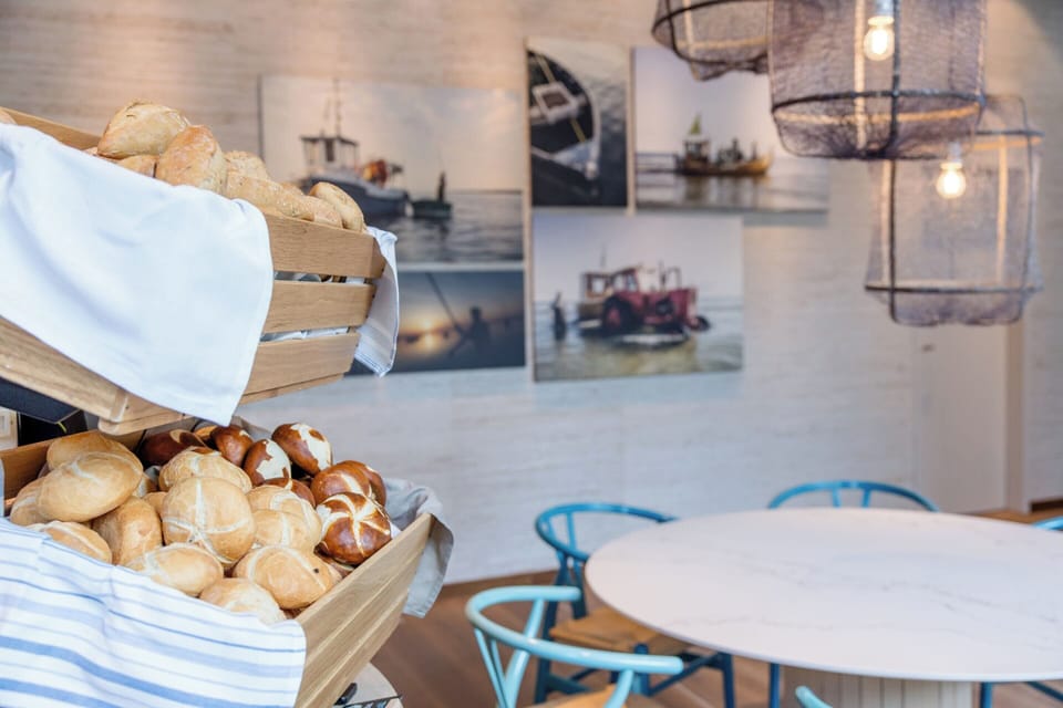 Continental breakfast for a fee on weekends