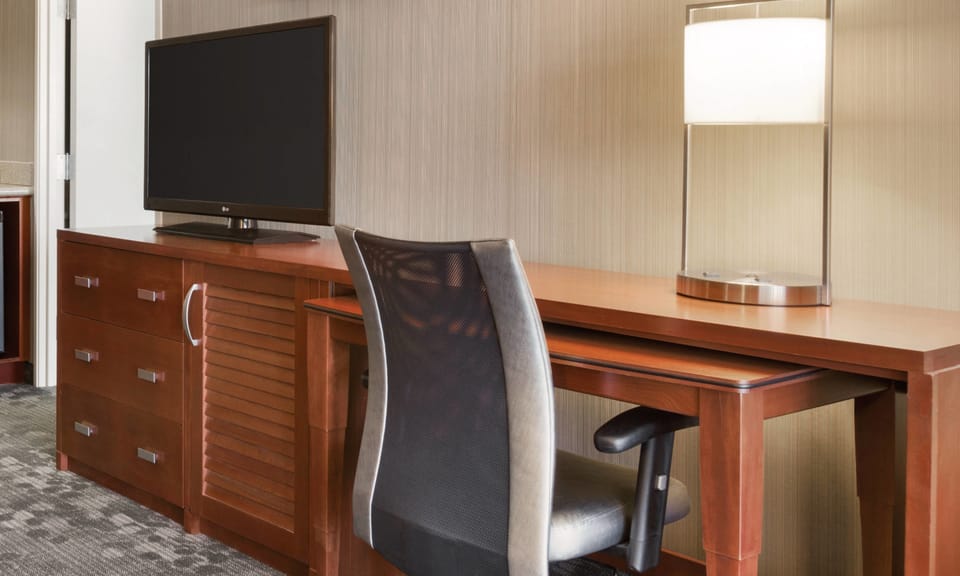 1 bedroom, pillowtop beds, desk, blackout drapes