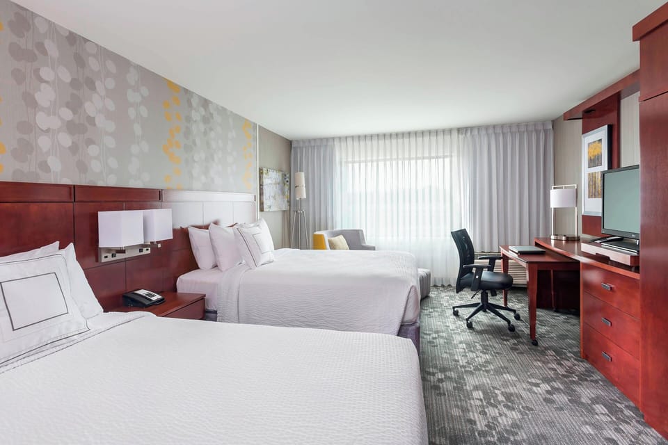 1 bedroom, pillowtop beds, desk, blackout drapes