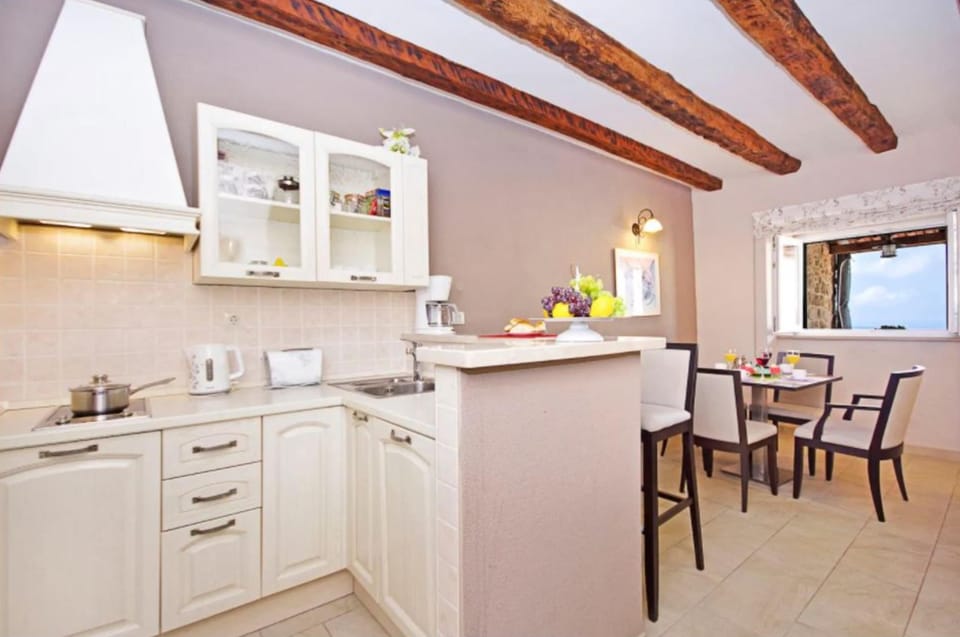 Family Villa, 6 Bedrooms, Balcony, Mountainside (Luxury Panorama Villa Dia) | Private kitchen | Electric kettle