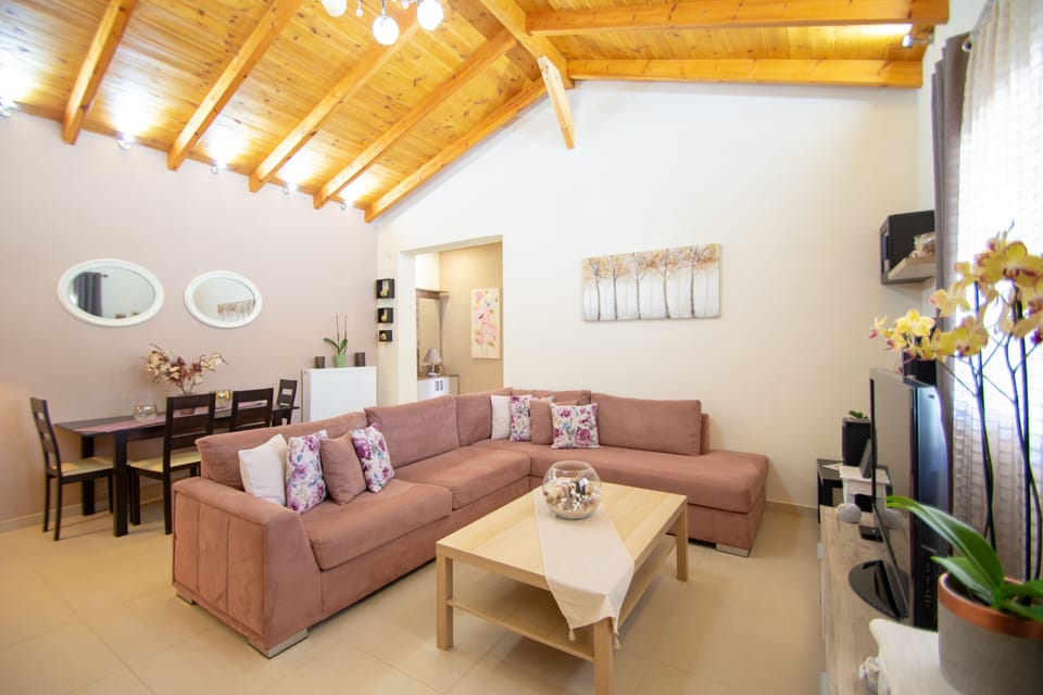 Comfort House | Living area | 32-inch flat-screen TV with digital channels, TV, fireplace