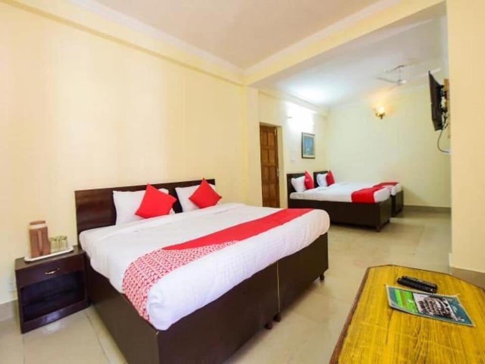 Minibar, rollaway beds, free WiFi