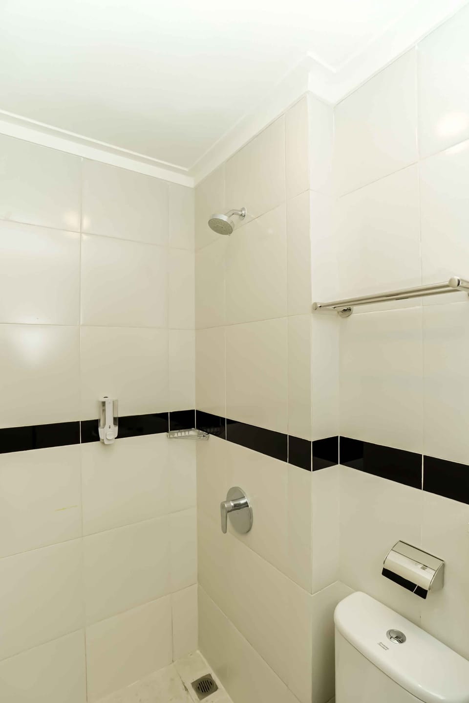 Superior Room | Bathroom | Shower, free toiletries, slippers, towels