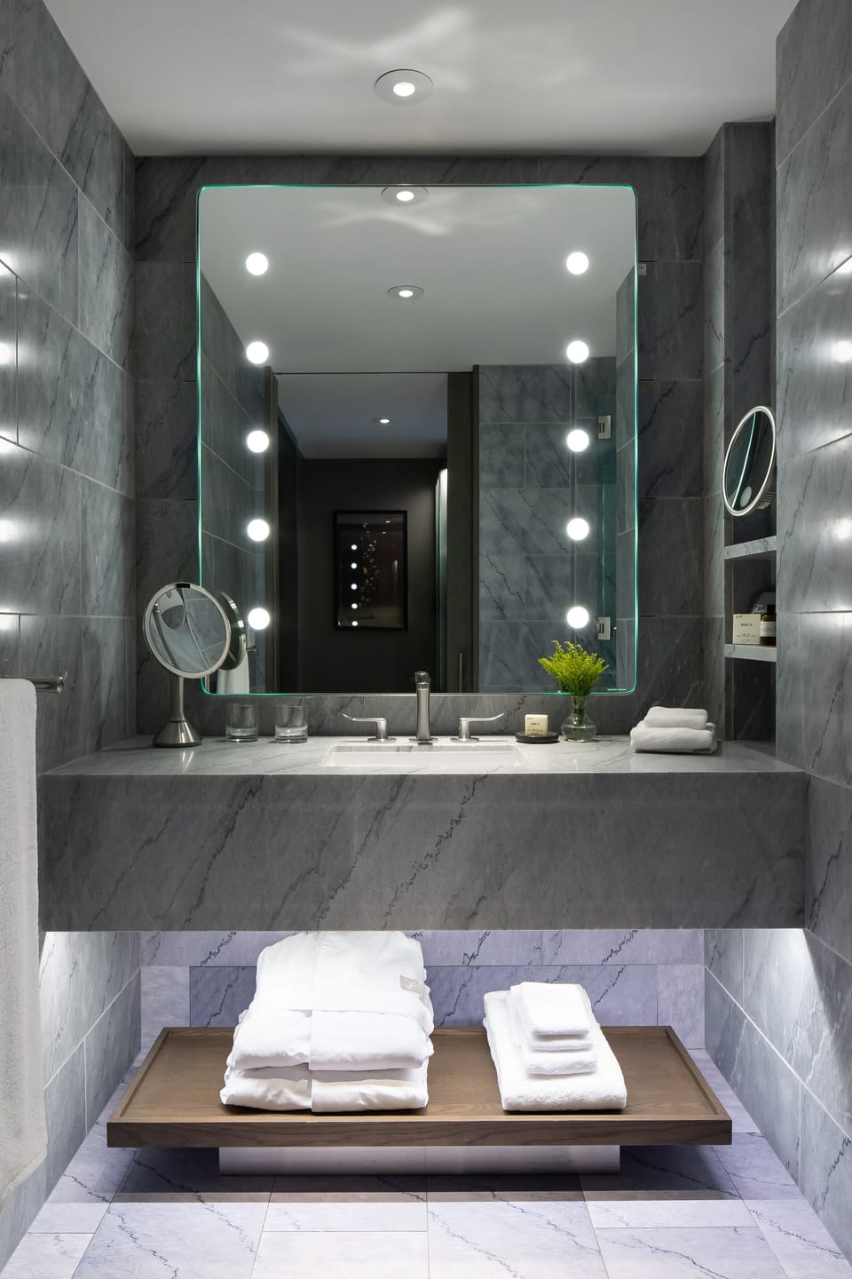 Fairmont Gold, Signature Suite, 2 Double Beds, Accessible | Bathroom | Designer toiletries, hair dryer, bathrobes, slippers