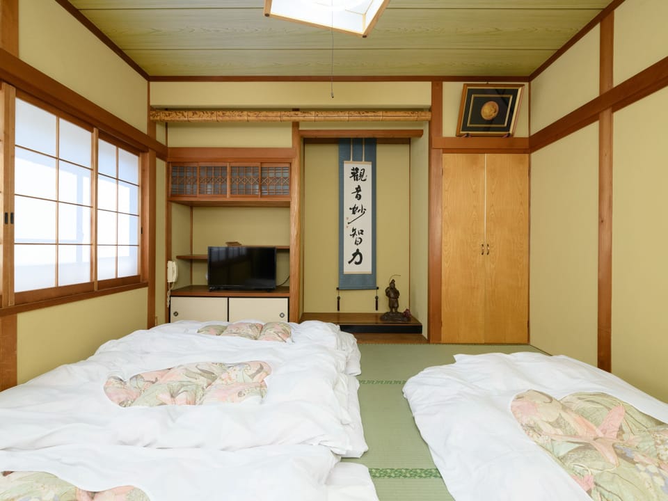 Japanese Room up to 4 guests with Shared Bathroom (Non-Smoking) | Desk, free WiFi