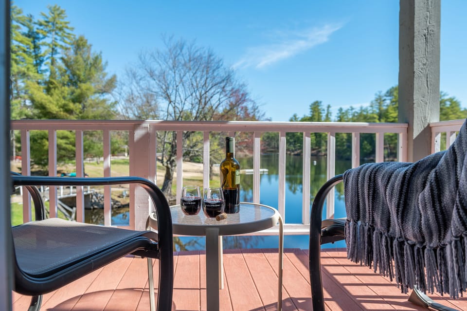 Superior King Lakeside w/ Shared Balcony | Balcony view