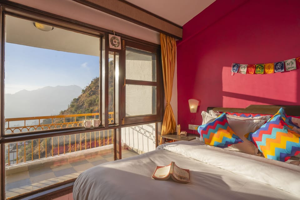 Deluxe Private Room with Ensuite Bathroom | Free WiFi, bed sheets