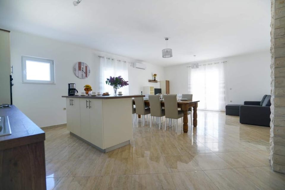 Family Villa, 3 Bedrooms, 2 Bathrooms (Secluded Pool Villa Sofija near Zadar) | Interior