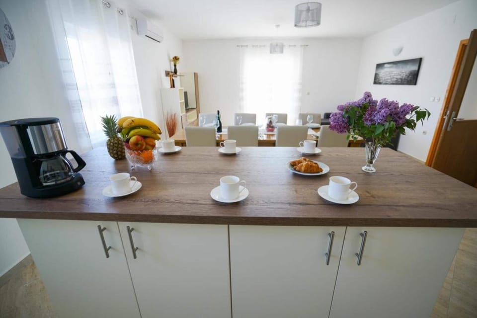 Family Villa, 3 Bedrooms, 2 Bathrooms (Secluded Pool Villa Sofija near Zadar) | Dining